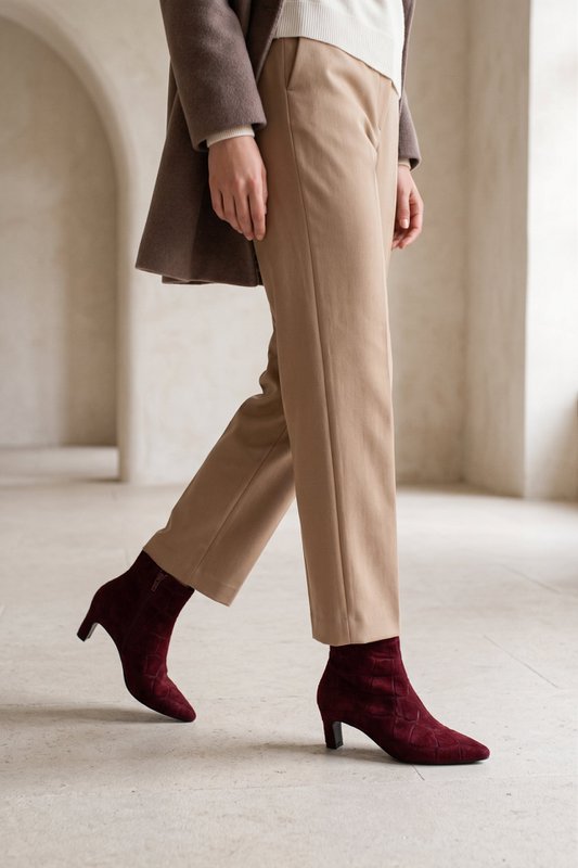 DINA BOURGUNDY CROCO SUEDE – Suède laarzen met hak in reliëf