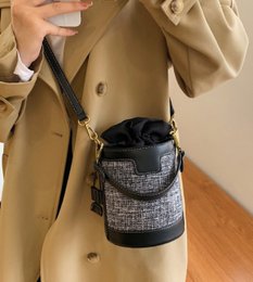 AnBeck Small Bucket Crossbody-håndtaske (2 farvemuligheder)