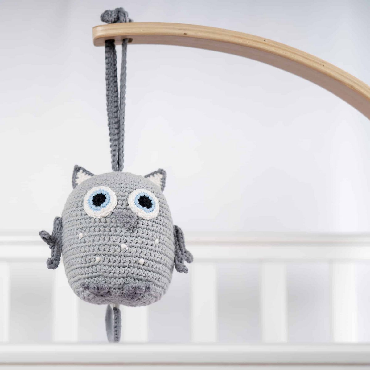 Crocheted music box owl LUNA in grey