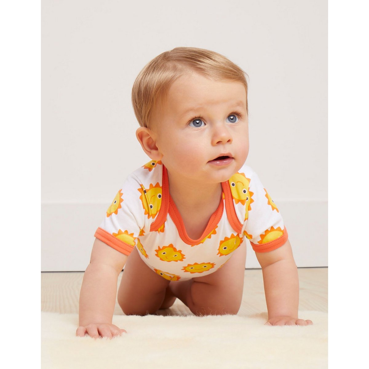 Organic cotton baby gift set with romper, hat and body with sun cloud pressure