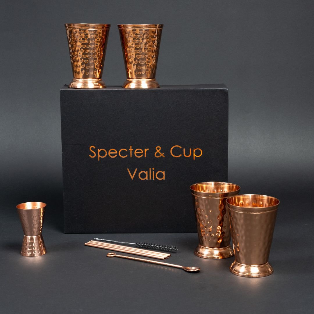 Valia copper cup set - 4x cocktail cups (hammered, Roman-embossed style, 300 ml) + 6-piece accessory set
