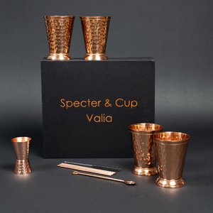 Kupferbecher-Set Valia – 4x Cocktailbecher (gehämmert, römisch-geprägter Stil, 300 ml) + 6-teiliges Zubehör-Set