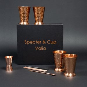 Kupferbecher-Set Valia – 4x Cocktailbecher (gehämmert, römisch-geprägter Stil, 300 ml) + 6-teiliges Zubehör-Set