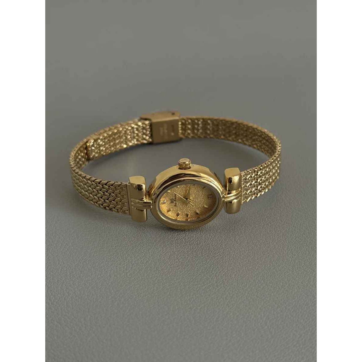Mount - Minimalist Oval Gold Vintage Women's Watch