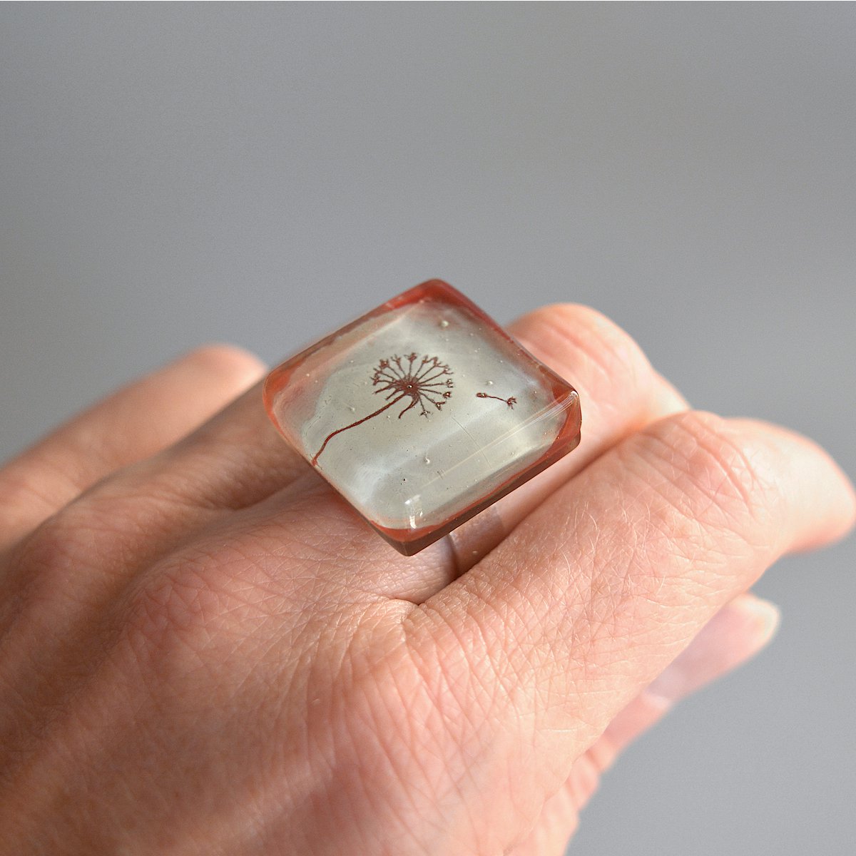 Anello grosso in vetro con dente di leone di forma quadrata dipinto a mano, misura regolabile