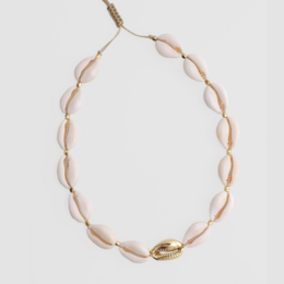 Beige shell necklace with gold clasp. Elegant and natural-looking accessory.