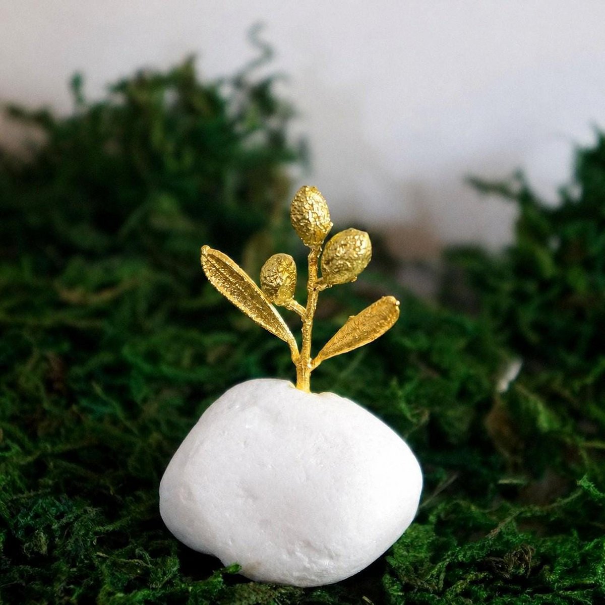 Dekorative Olivenzweig-Goldskulptur, handgefertigte Baumstatue für Wohndekoration, einzigartiges Geschenk, vergoldetes Messing, minimalistisches Design