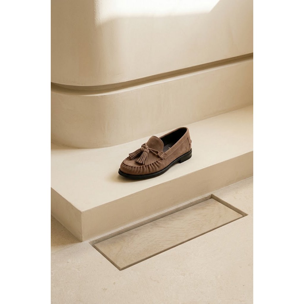 VINCI TAUPE – Mocassins en Daim à Franges et Pompons