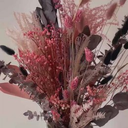 Touch of Pink: Tidløs elegance i nuancer af lyserød - tørret blomsterbuket