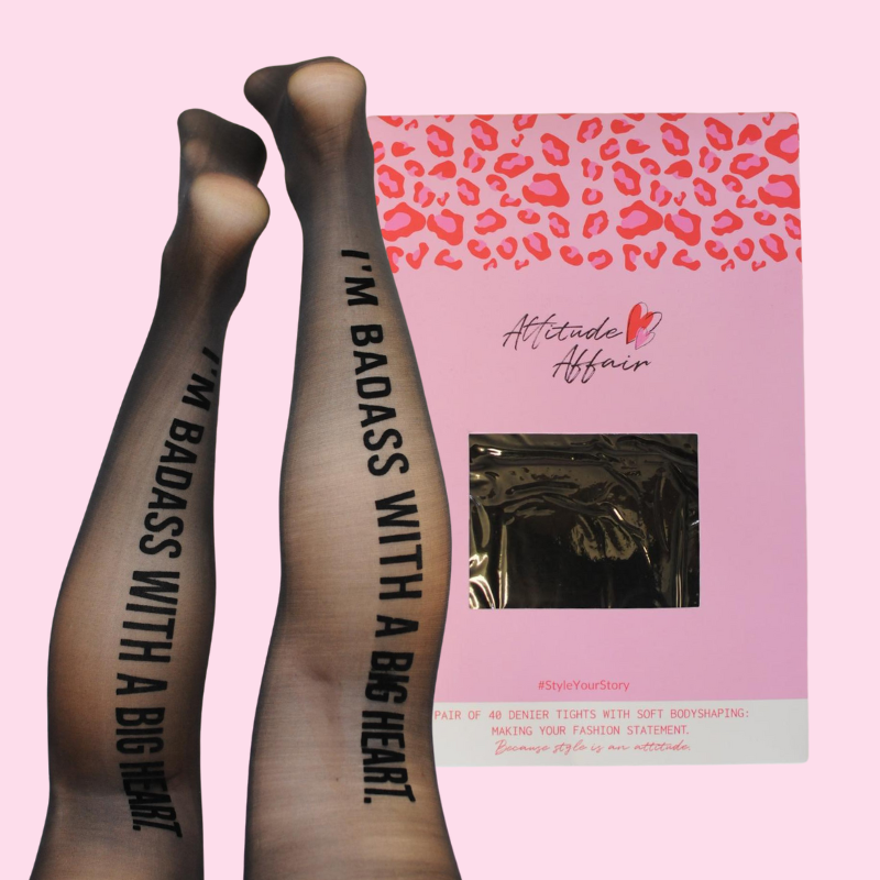 1 paar %23StatementTights I'M BADASS MET EEN GROOT HART "Message on Tights" zwarte panty 40 DEN