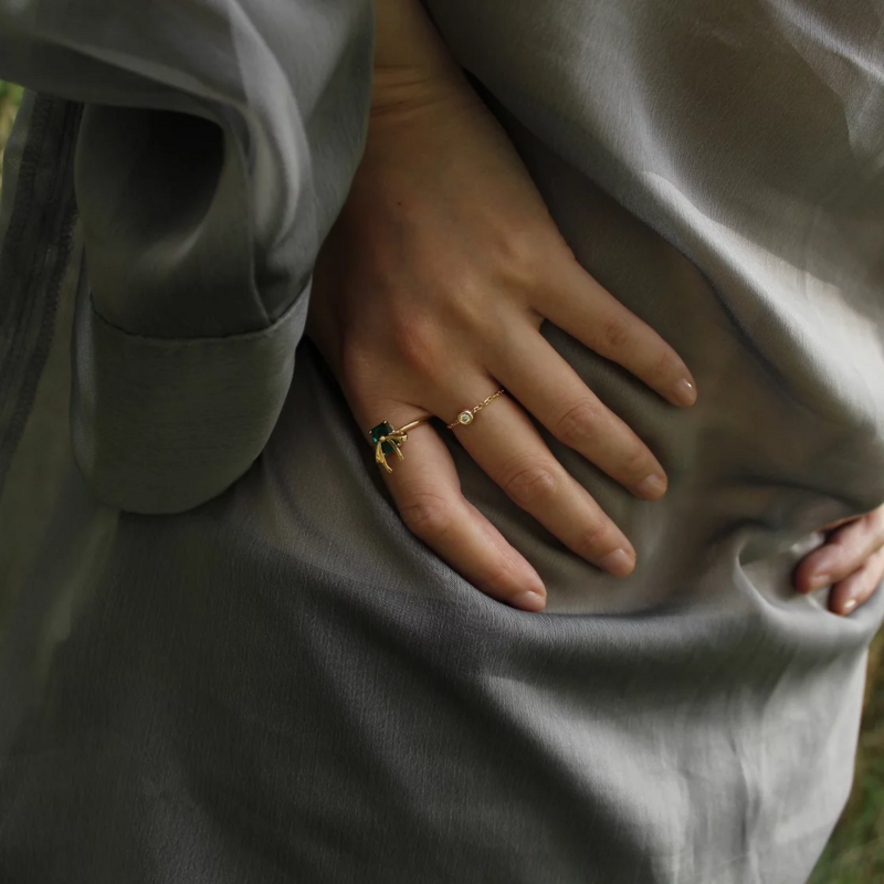 anillo de cinta de oro de 18 kilates