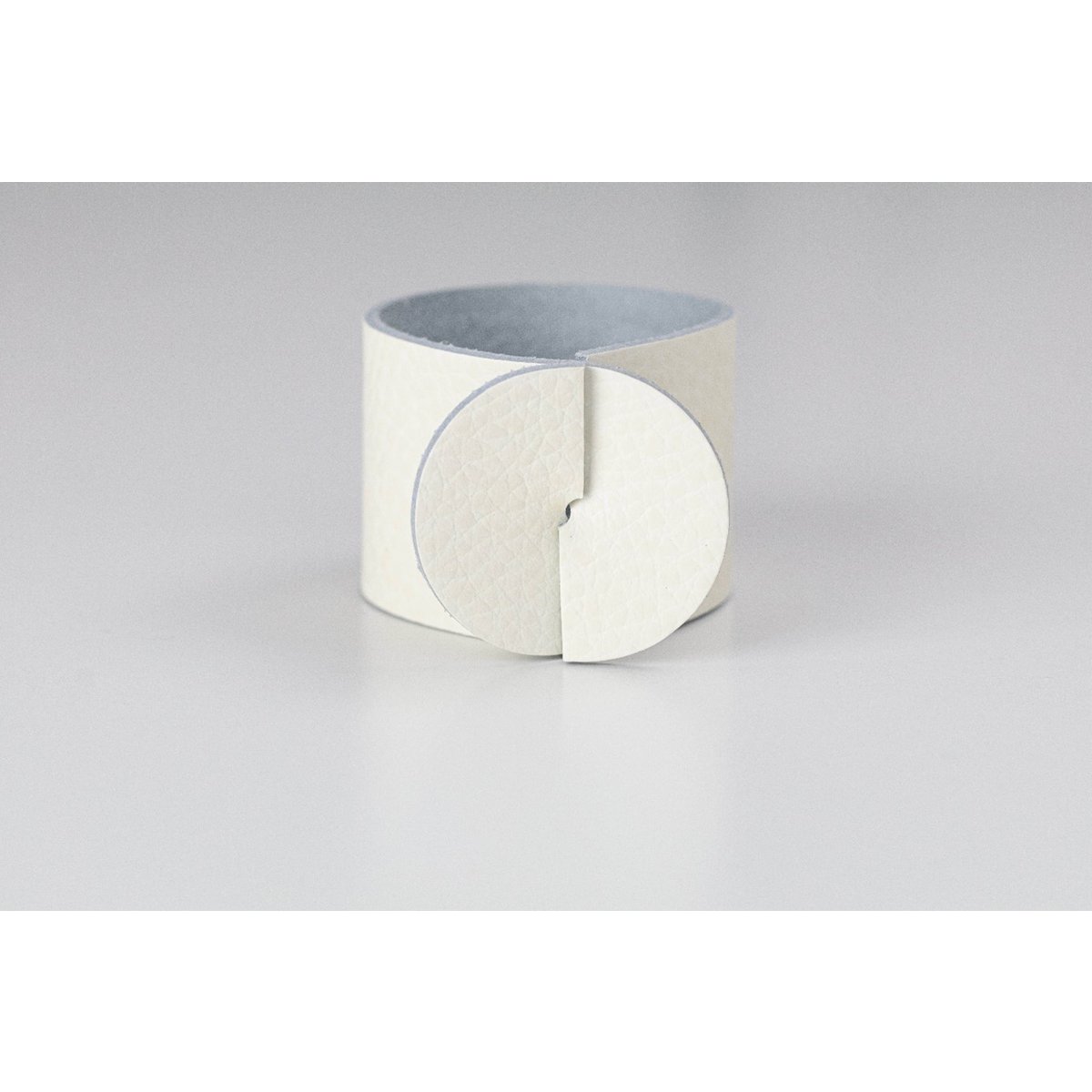 Simply white 4cm diameter