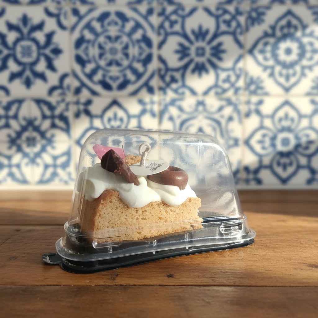 LAVURI® Caramel Slice - Cake - with whipped cream, chocolate bars and cookie rings as decoration