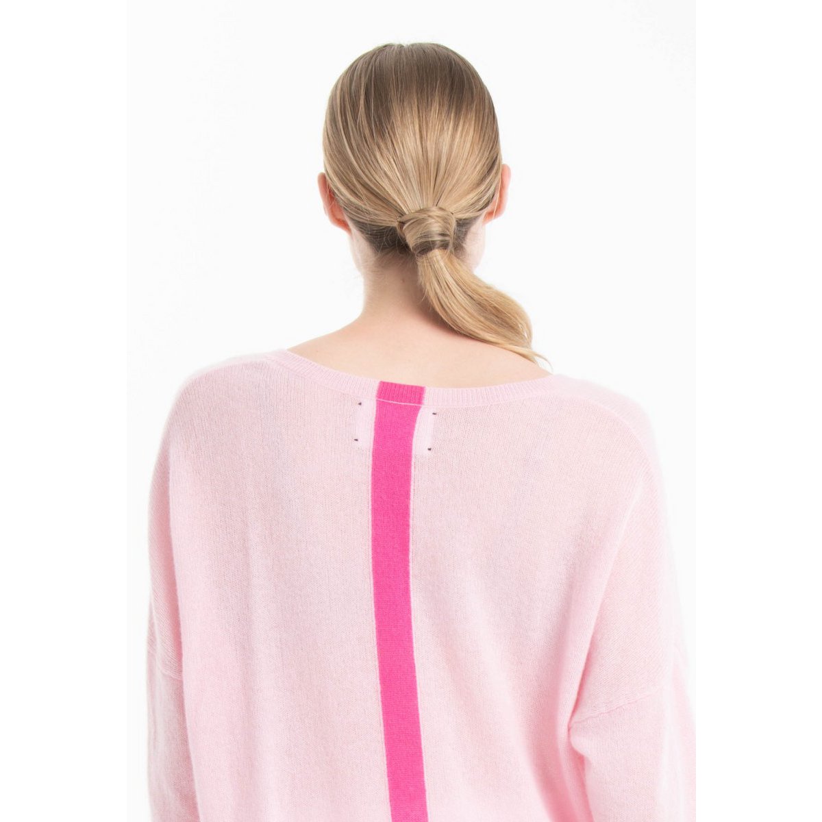 NAMI 23 Pull col V en cachemire avec bande couleur rose