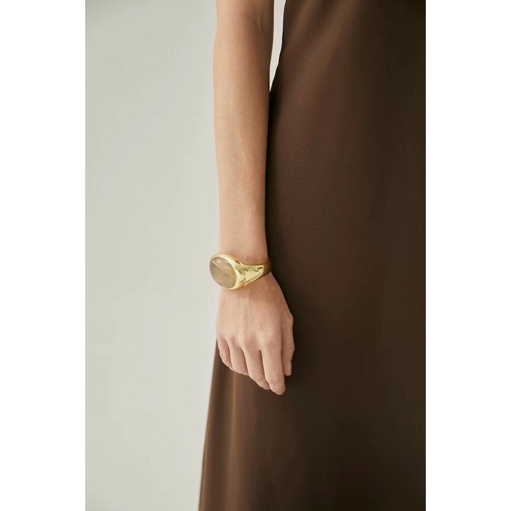 Fed minimalistisk guldrutileret kvarts bred bangle