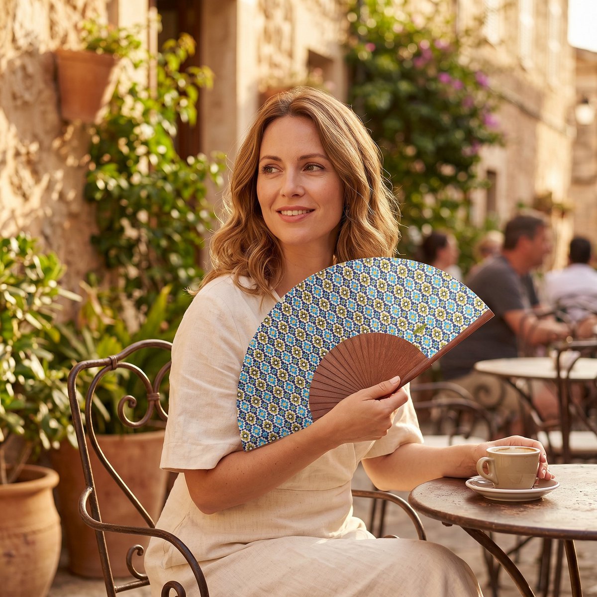 Fan de mano de seda azul y verde Ayad