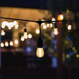 10 meter lysledning med 10 pæreformede LED-lamper + 2 meter tilslutningskabel