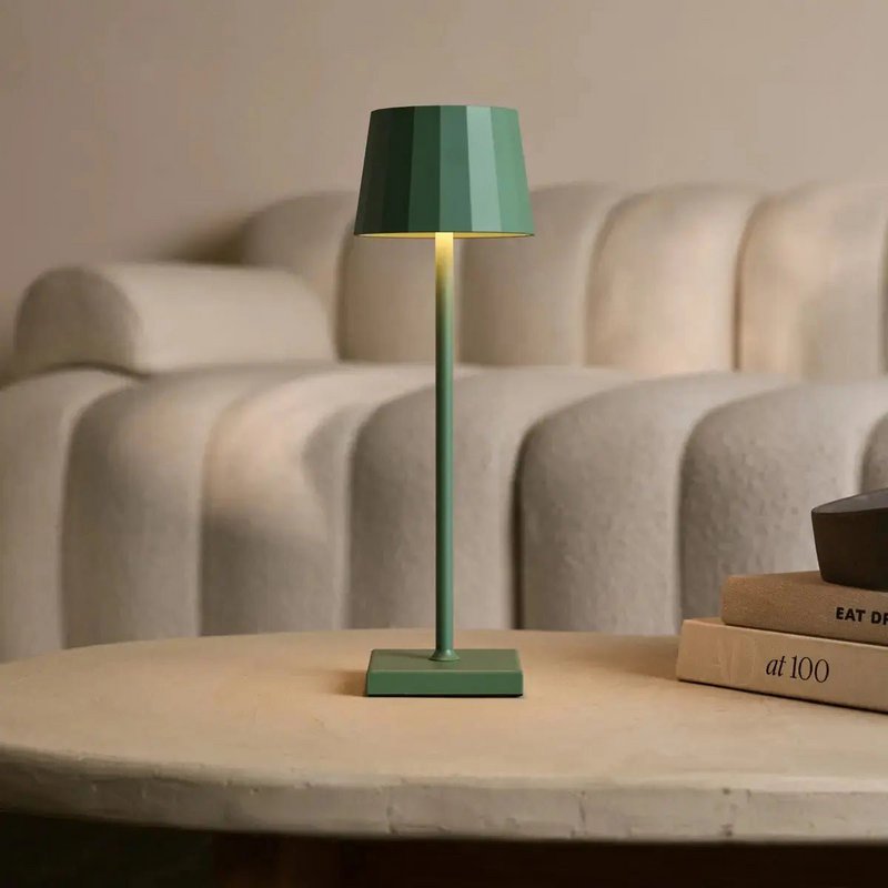 Kombi-Set Profi | 8 x Wouter Sage Green wiederaufladbare Tischlampen und Ladestation