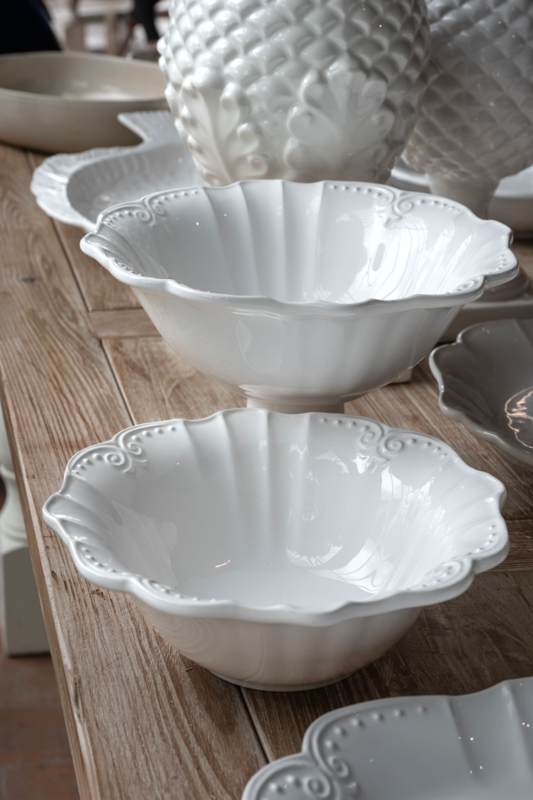 White Ceramic Cup Stand with Baroque Pattern H20x32