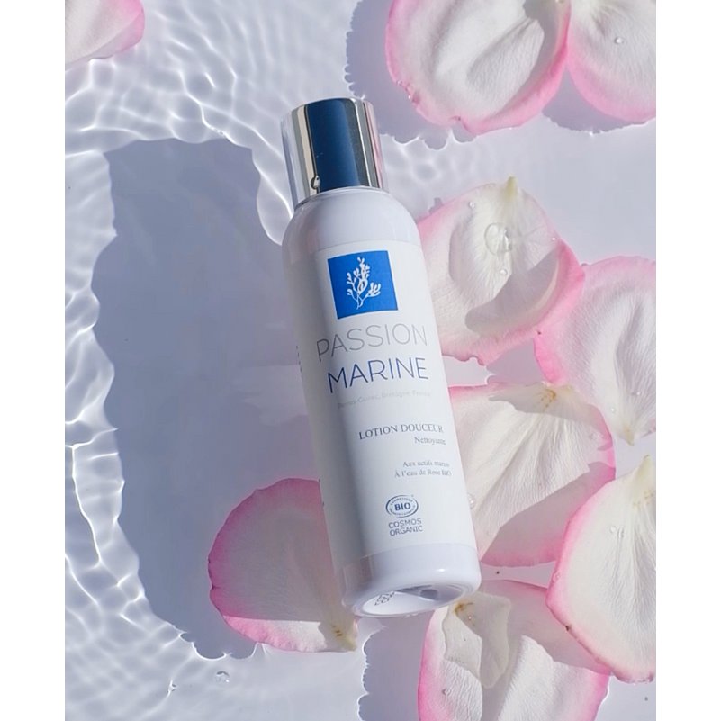 GLÆDELIG RENSENDE LOTION MED MARINE AKTIVE INGREDIENSER OG ROSENVAND 125ML
