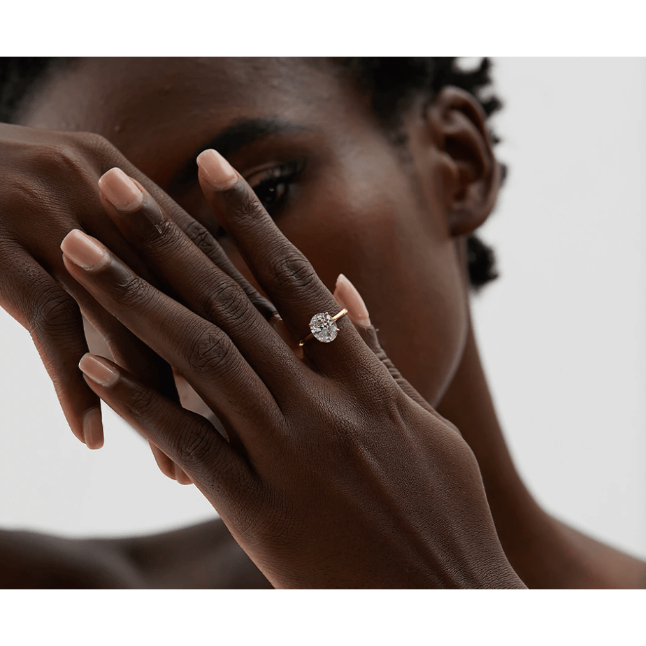 Tabby - Solitaire jubilæums ring i krystalguld