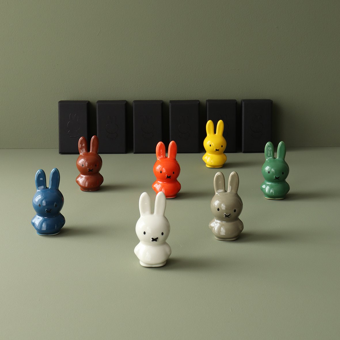 Mini Miffy, GRÅ