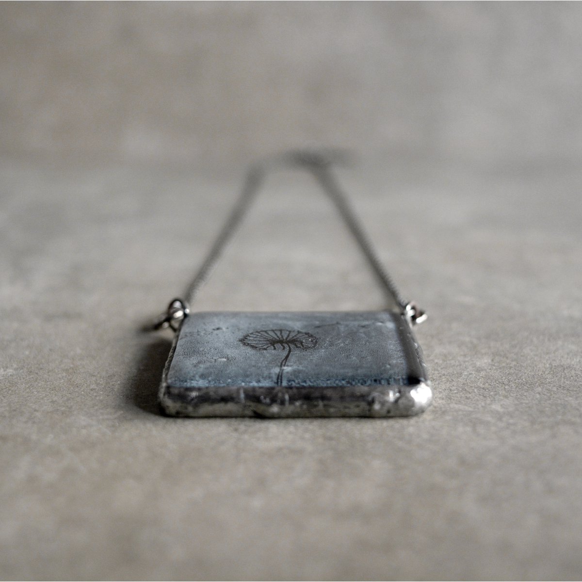 Paardebloem ketting, Leuke statement sieraden, Handgeschilderd glas