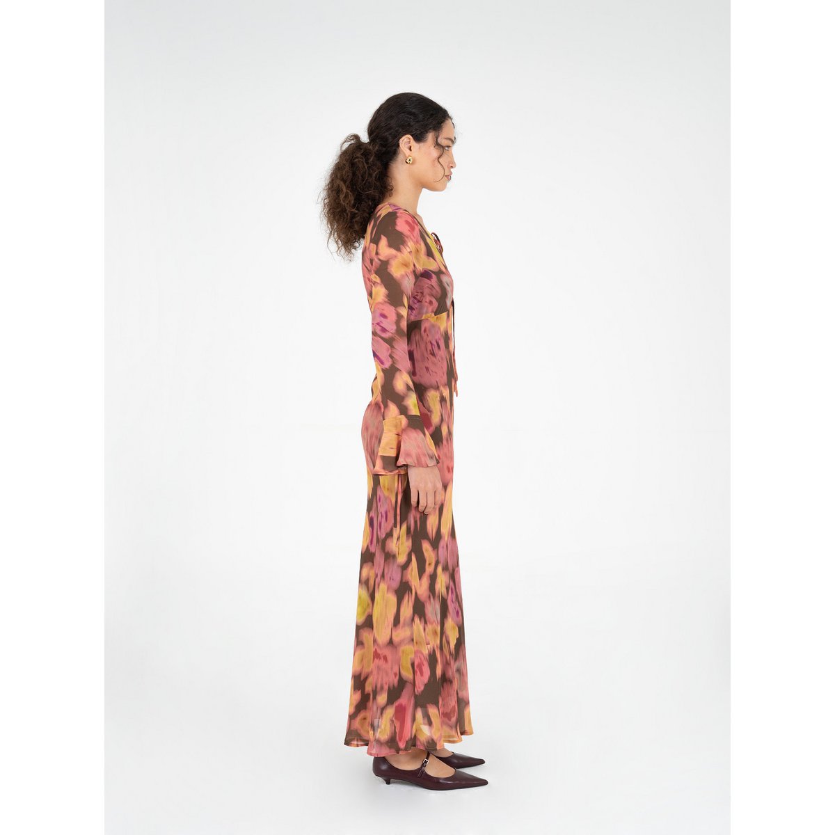 Blütenblatt-Vulkanbraunes Kleid mit Blumenmuster