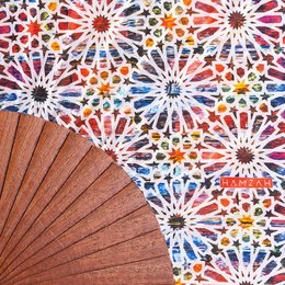 Spanische Fliesen inspirierte Seidenhand -Fan Sakina