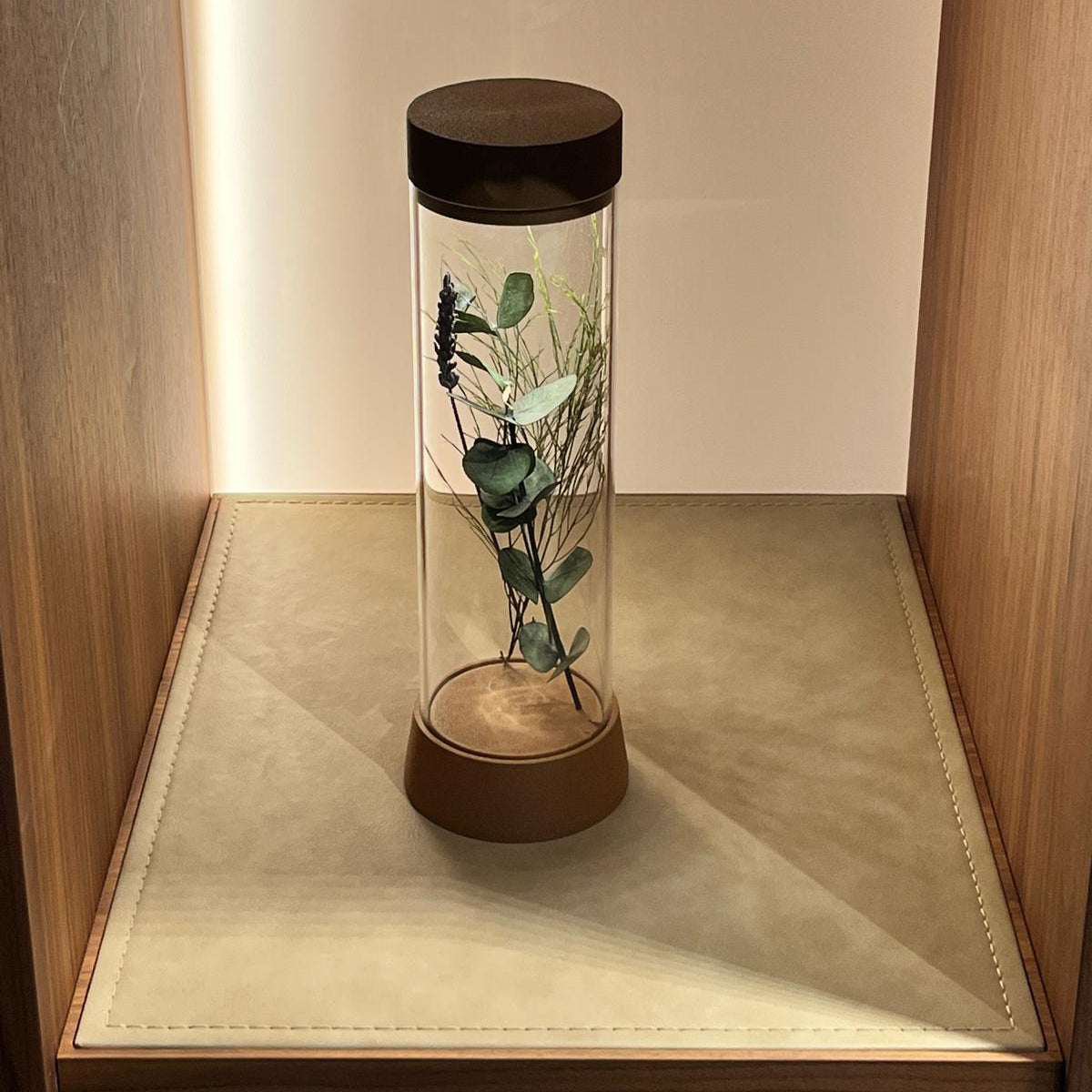 EOS rechargeable table lamp, sustainable LED lighting