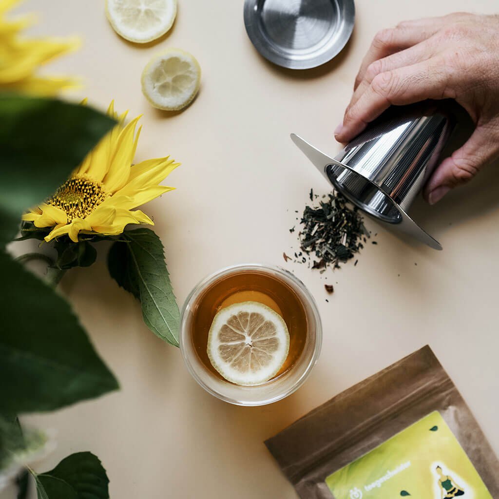 Stainless steel tea strainer with lid