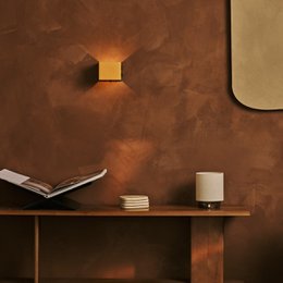 Ładowalna lampa ścienna Tess w kolorze ochry w kolorze żółtym