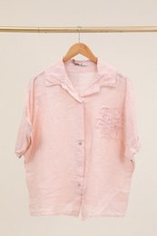 Camicia con un riferimento di fiori di lino. 20341