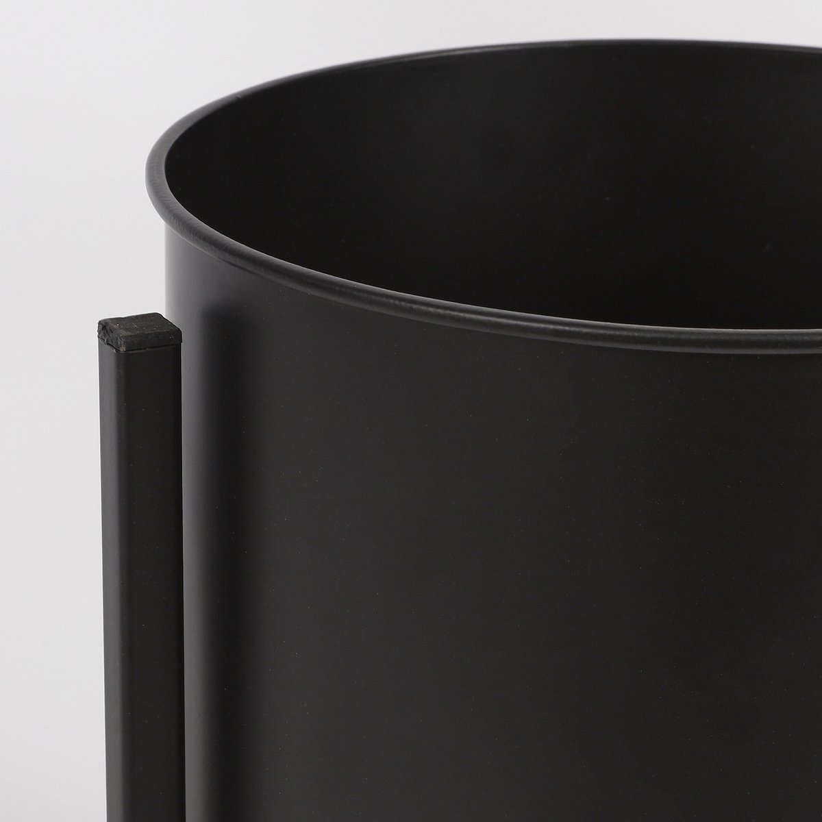 Jessy Flowerpot on Stand - Set of 3 - H35 x Ø27 cm - Metal - Black