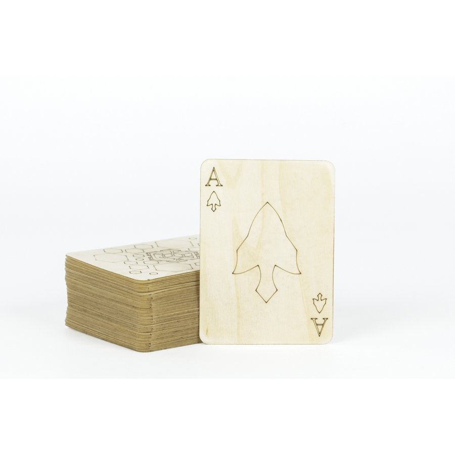 JEU DE CARTES en bois de bouleau  dans son étui en cuir.