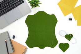 K0038EB | Marcapáginas de corazón Made in Italy en piel genuina plena flor, grano dólar - Color verde - Dimensiones: 6 x 5,5 x 0,5 cm - Embalaje: fondo rígido/tapa Caja de regalo