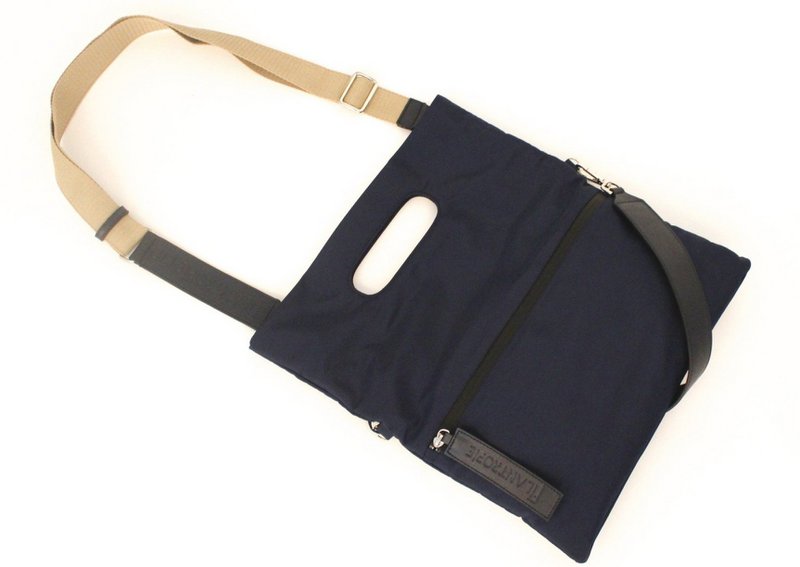 CARMEN TAS | BLAUW