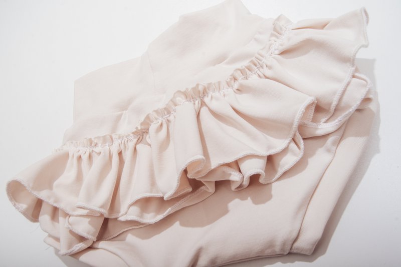 Hellbeige Bloomers mit Rüschen