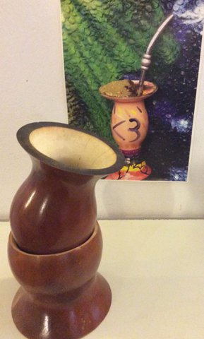 Polierte Calabasa mit Sockel