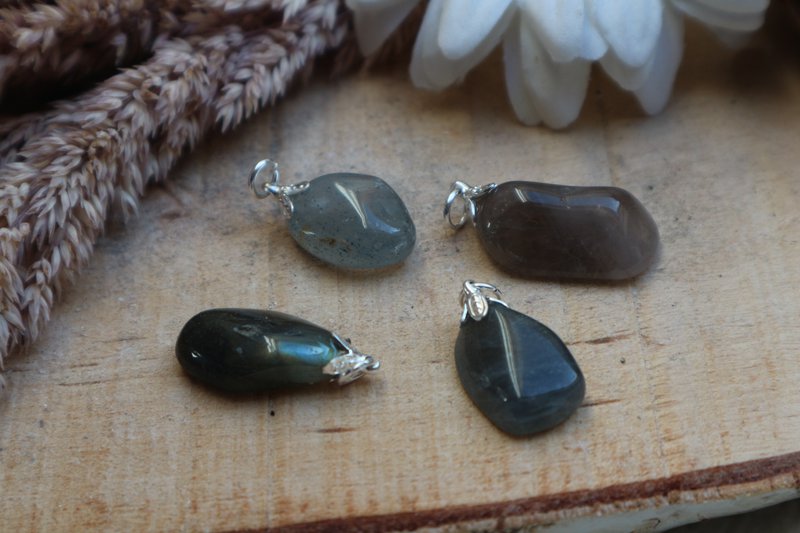 Labradorite pendant