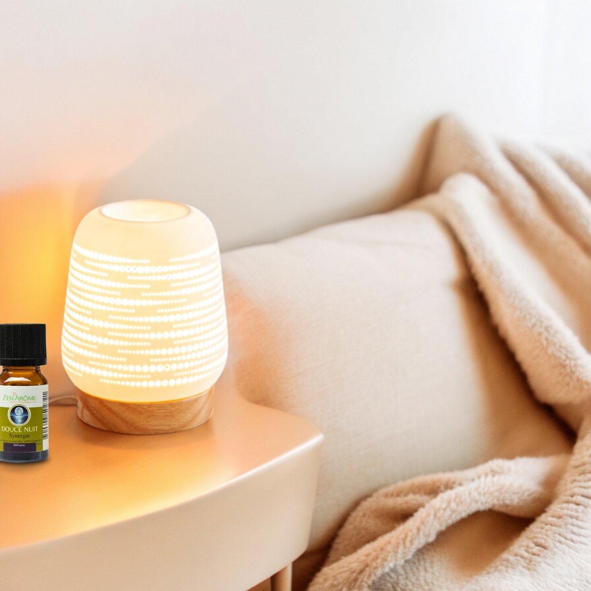 Calorya Quemador de Cera Perfumada n°16 - Quemador de Perfume Eléctrico para Fondant Perfumado - Elegante Lámpara de Perfume - Cerámica con Decoración Calada e Iluminación Ambiental