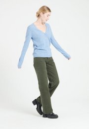 LILLY 7 Himmelblå figursyet cardigan i kashmir med V-hals