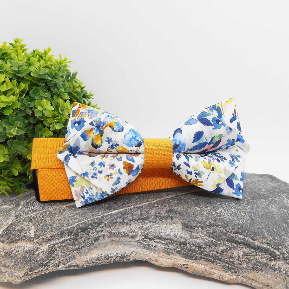 Noeud Papillon Pointu Liberty Felda Cornflower et sa bague curry de Herrera Valera