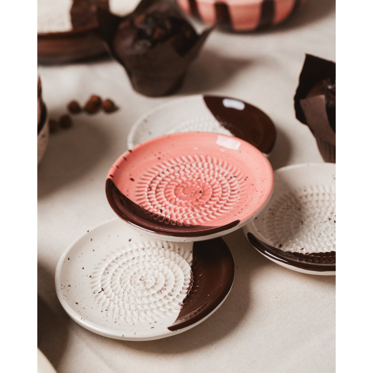 Small Ceramic Garlic Grater Plate – Ideal for Gifting / CHOCOLATE