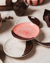Small Ceramic Garlic Grater Plate – Ideal for Gifting / CHOCOLATE