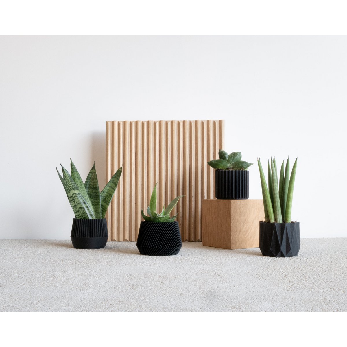 Set of 4 Black plant pots – Oslo Origami Kobe Stockholm