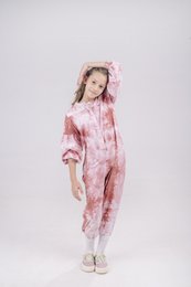 JUMPSUIT MED STRAWBERRY BOMULD TIE FYE