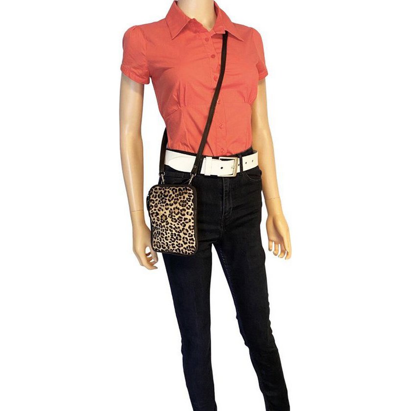 Leder -Telefonbeutel Damen schwarz mit Tigerdruck - stilvolle Tasche aus echtem Leder mit verstellbarem Schultergurt, ideal für das Tragen Ihres Telefons.