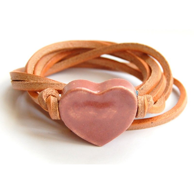 Pulsera de cuero natural de cordón con corazón rosa viejo