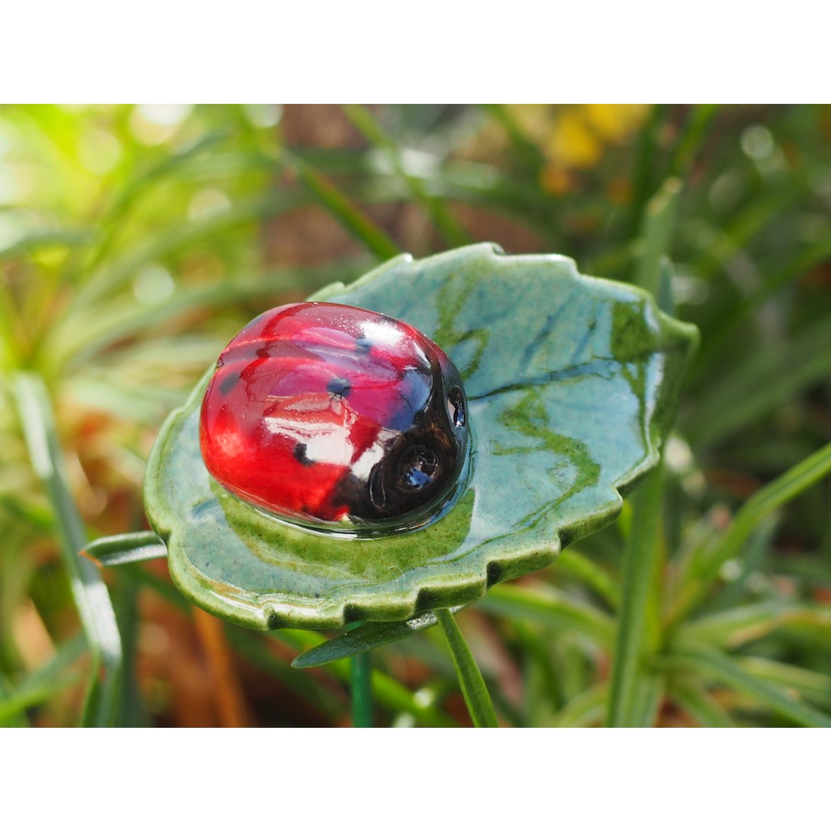 Ladybug on leaf planter ceramic 4 cm